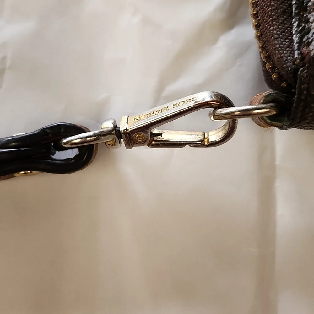 MICHAEL KORS EST.1981 WRISTLET WALLET